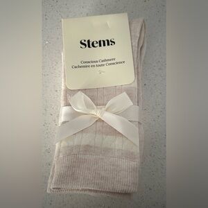 ✨NWT✨Stems: Women’s 2 Pack Conscious Cashmere Socks